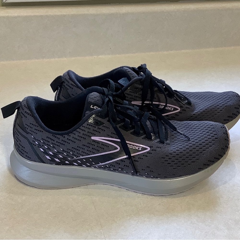 Brooks Women's Black and Light Purple Running Shoes - Picture 4 of 12